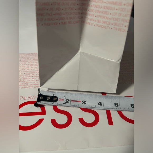 New Essie Brand paper shopping bags set of 2. In red & white - Picture 2 of 3